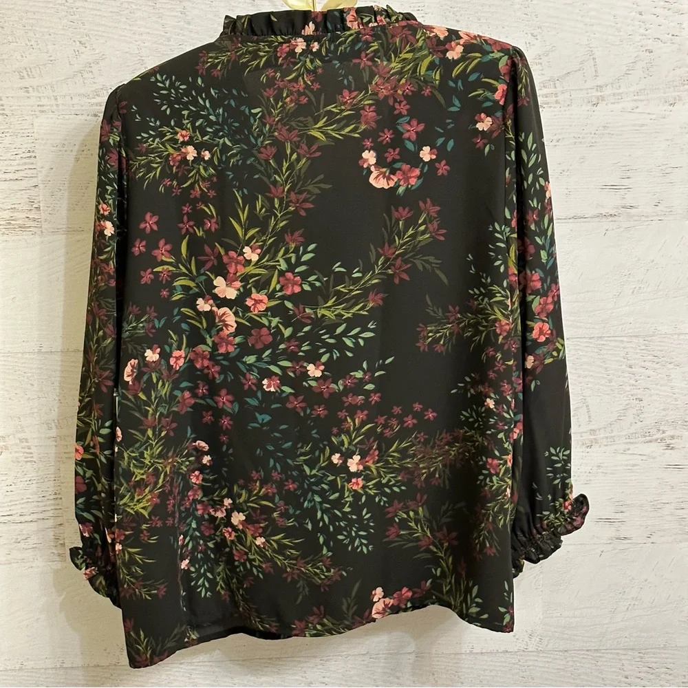 CeCe Women’s Floral Print Ruffled V-Neck Button Front Blouse - Picture 4 of 15